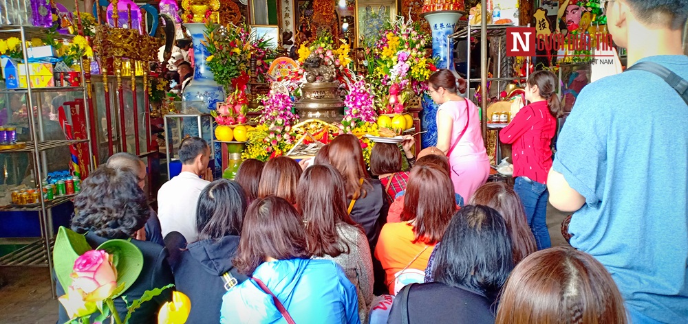 Tin nhanh - Biển người chen chân đội lễ, sắm ngựa “khủng” xin lộc ông Hoàng Bảy (Hình 17).