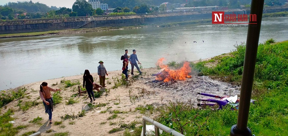 Tin nhanh - Biển người chen chân đội lễ, sắm ngựa “khủng” xin lộc ông Hoàng Bảy (Hình 22).