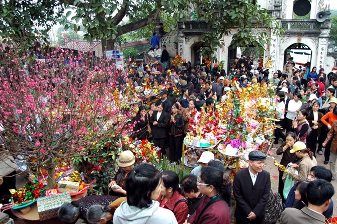 Tin nhanh - Chen chân, ăn mặc phản cảm lễ chùa đầu năm: “Phật tại tâm, chân tâm là Phật” (Hình 2).