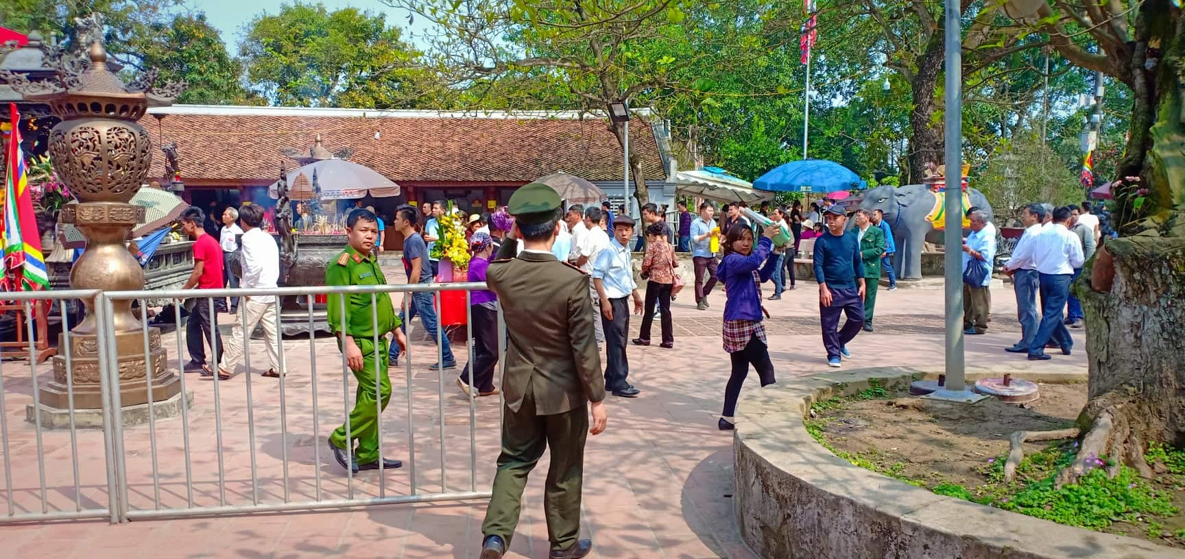 Tin nhanh - An ninh siết chặt trước giờ khai ấn đền Trần 2019 (Hình 3).