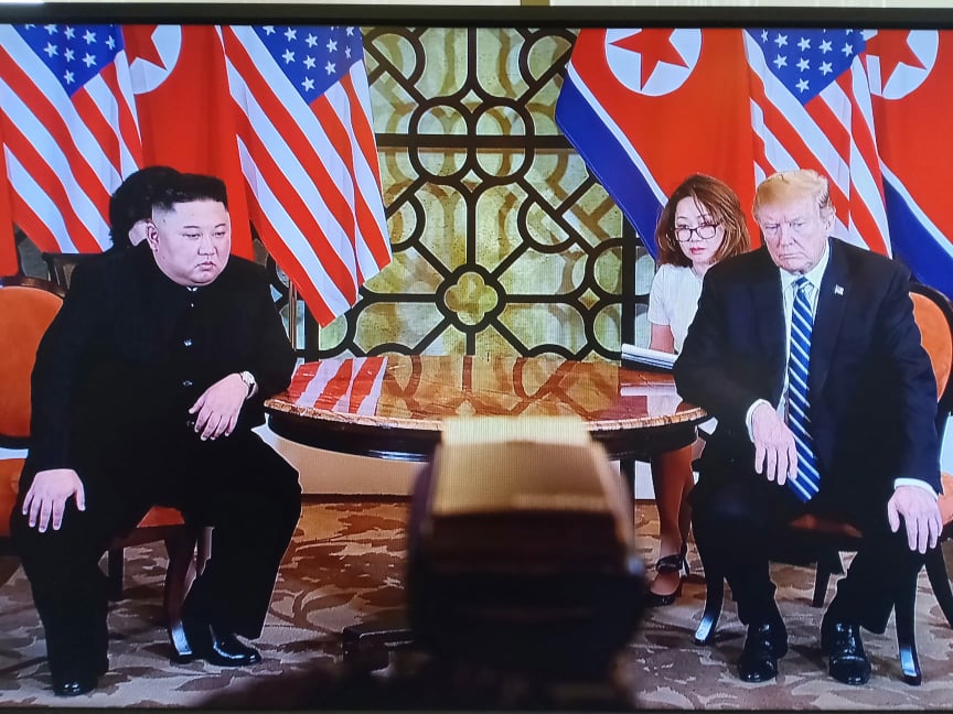 Chính trị - Nội dung trao đổi ban đầu giữa TT Trump và Chủ tịch Kim Jong-un trước khi vào hội đàm chính thức (Hình 3).