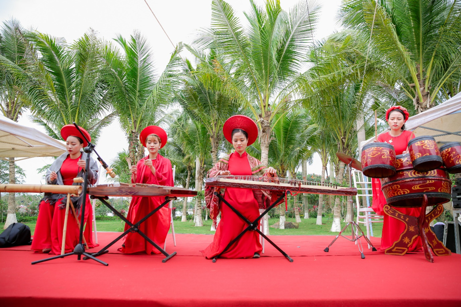 Tin nhanh - Hàng ngàn người “ùn ùn” đổ về ngắm thung lũng hoa tại Hà Nội dịp đầu xuân (Hình 10).