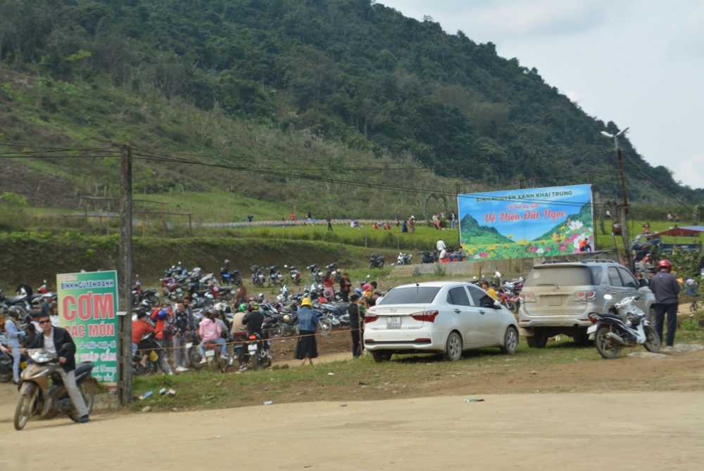 Tin nhanh - Hàng ngàn người đổ về bình nguyên xanh Khai Trung du xuân (Hình 5).