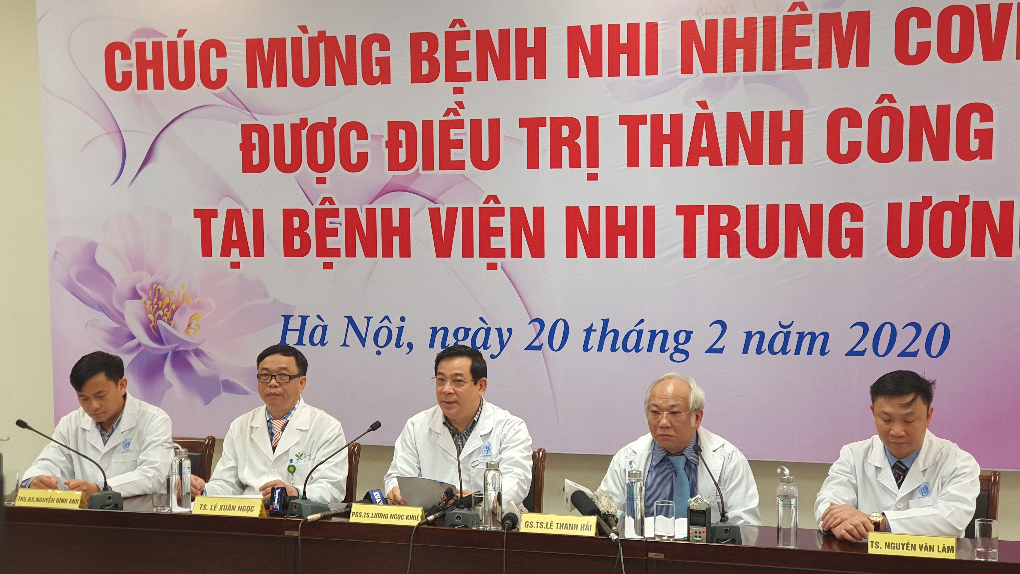 Tin nhanh - Bệnh nhi 3 tháng tuổi mắc Covid-19 điều trị khỏi bệnh và ra viện