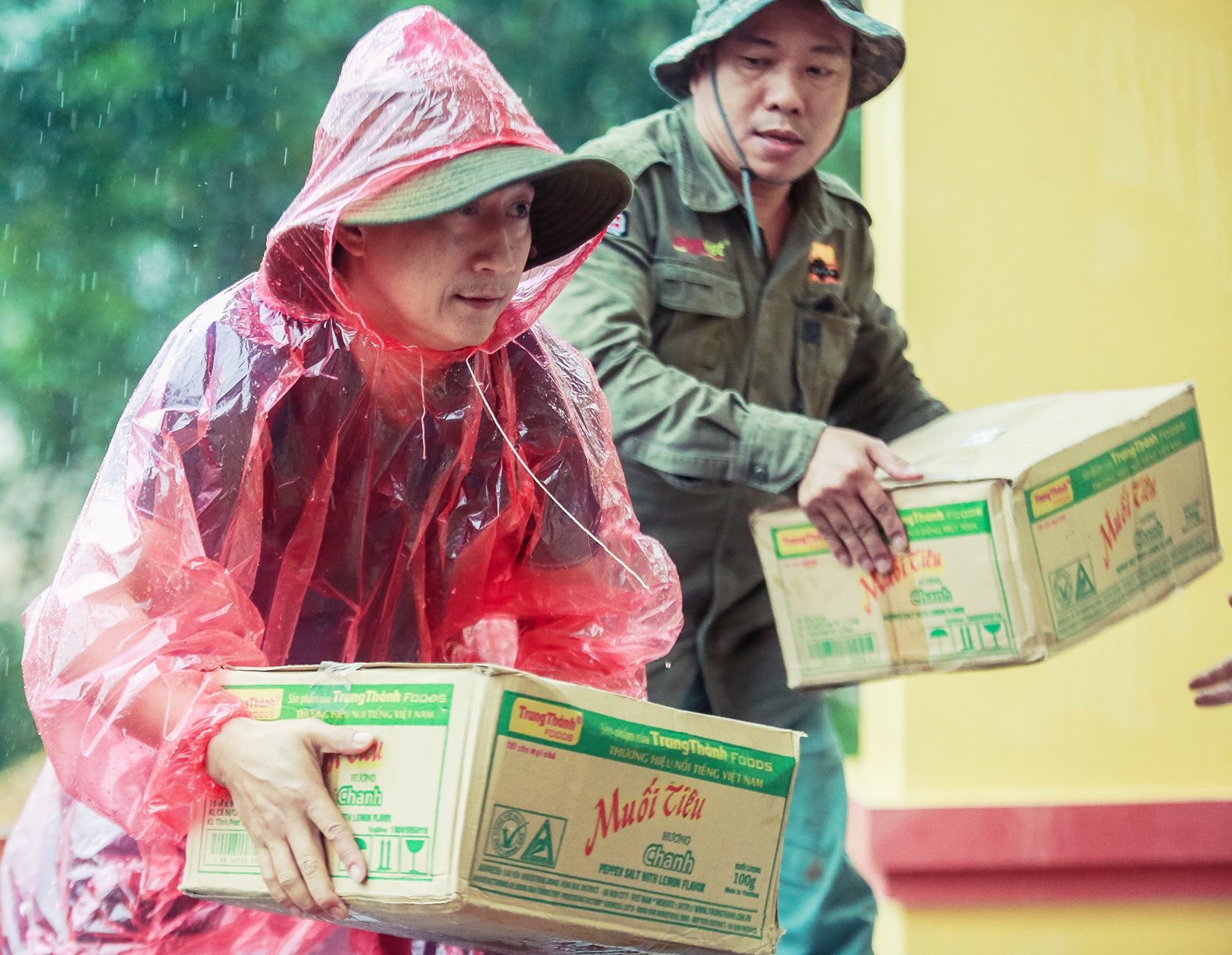 Tin nhanh - Chia sẻ nhói lòng của nhiếp ảnh gia trong vùng lũ Quảng Trị (Hình 6).