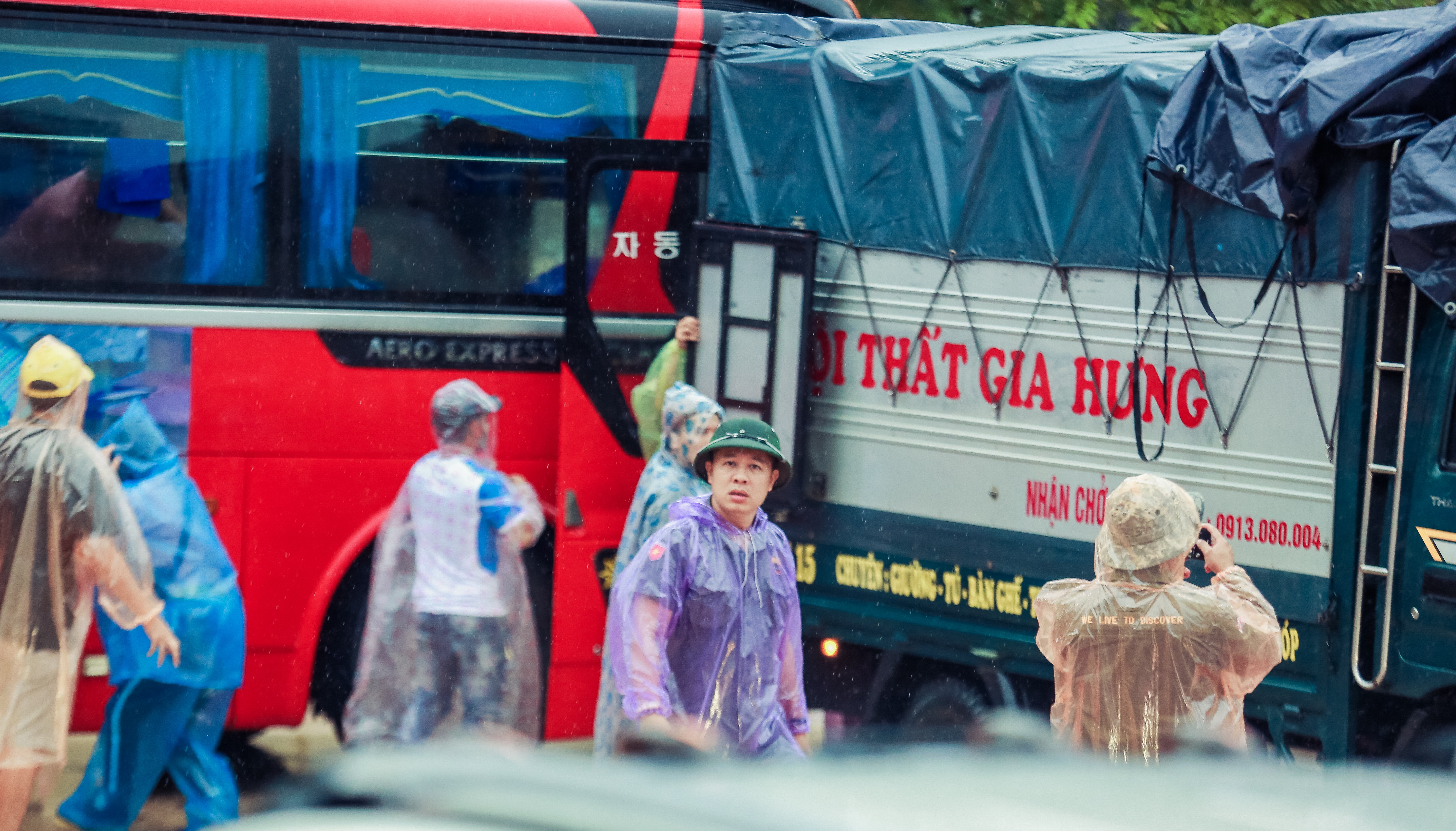 Tin nhanh - Chia sẻ nhói lòng của nhiếp ảnh gia trong vùng lũ Quảng Trị (Hình 4).