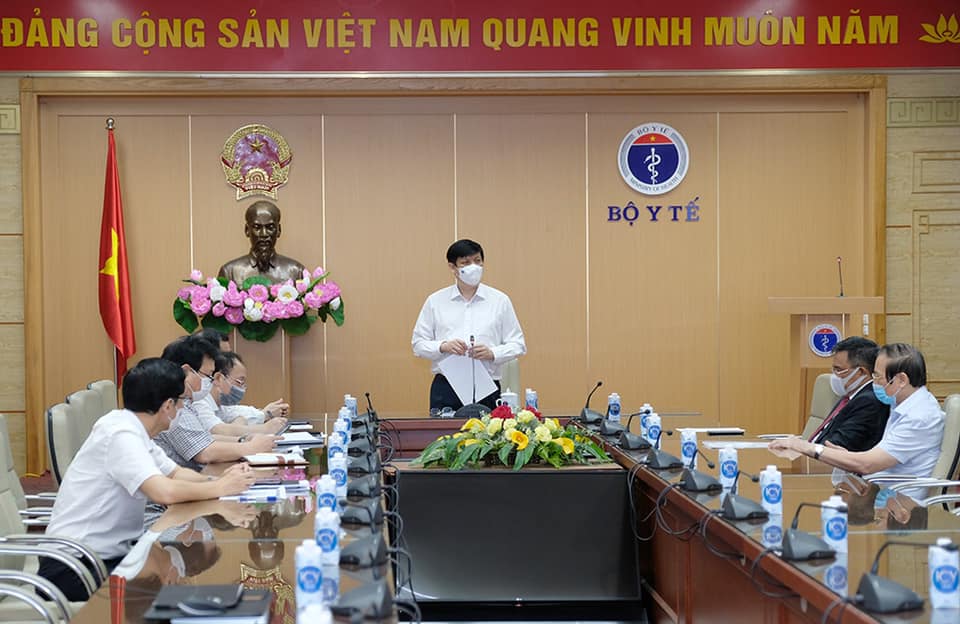 Sự kiện - Vingroup trao tặng bộ Y tế 30 máy xét nghiệm Covid-19 qua hơi thở