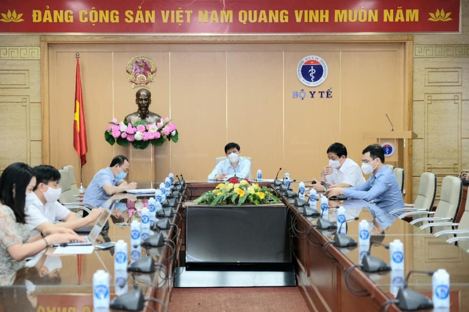 Sự kiện - Bộ trưởng bộ Y tế: Không để hệ thống y tế quá tải, hạn chế ca tử vong