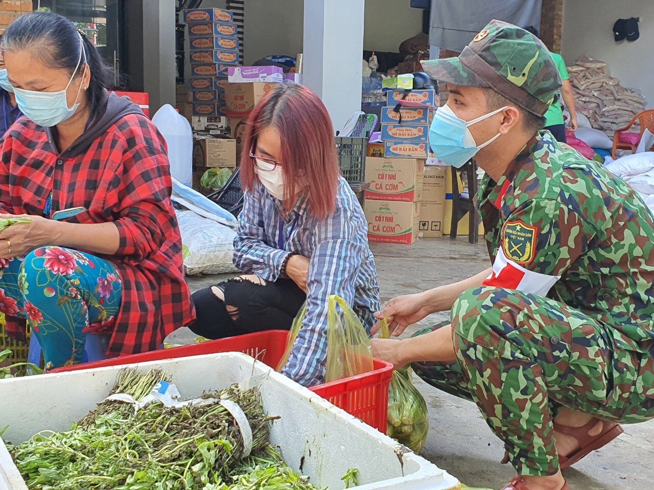 Bình tĩnh sống - “Sẵn sàng ăn Tết tại Tp.HCM và cùng thành phố chống dịch” (Hình 6).