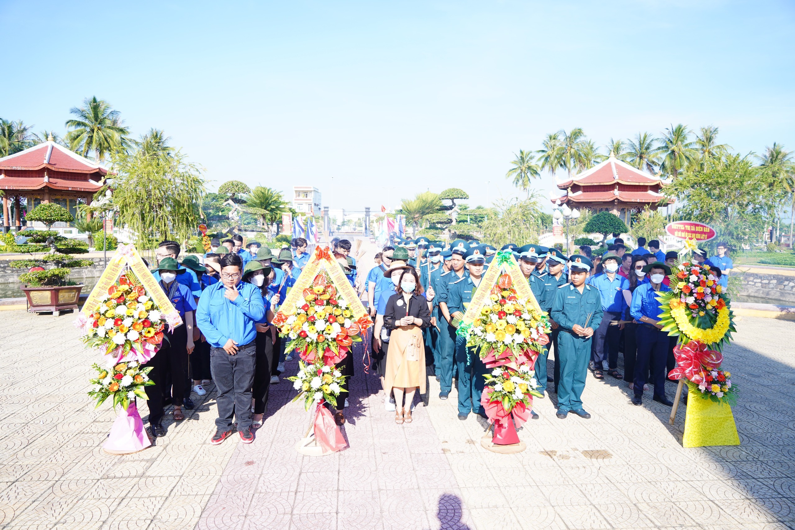 Sự kiện - Sinh viên Đại học Nội vụ tri ân người có công nhân dịp 27/7 (Hình 6).