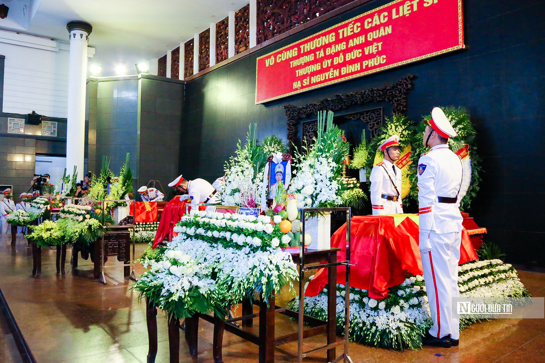Tiêu điểm - Đoàn Trung ương Hội Luật gia Việt Nam viếng 3 chiến sĩ cảnh sát hy sinh khi chữa cháy (Hình 5).