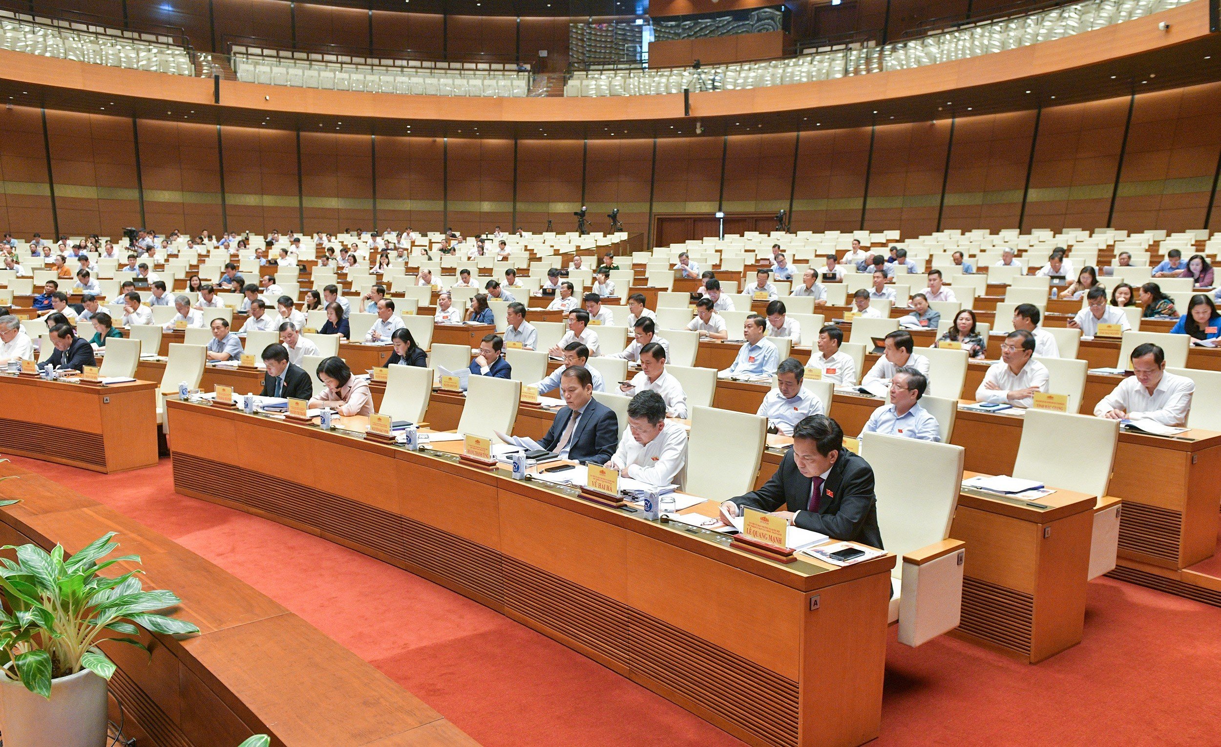 Tiêu điểm - Phó Chủ tịch Quốc hội: Không để làm phát sinh thủ tục, “giấy phép con” (Hình 2).