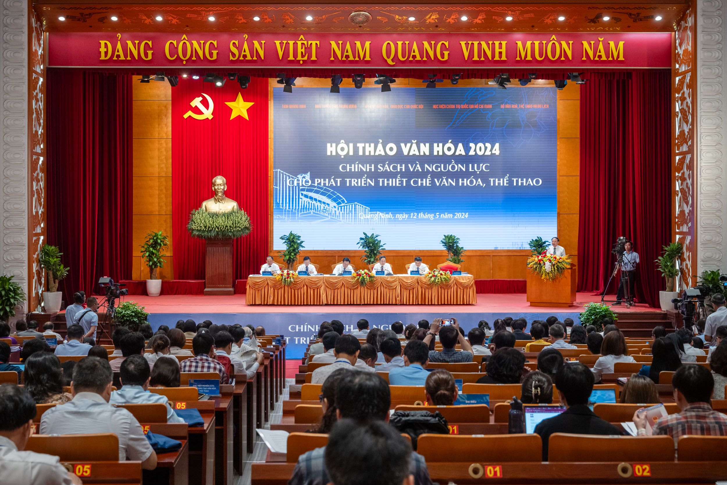 Văn hoá - Thiết chế văn hóa, thể thao có vị trí đặc biệt quan trọng