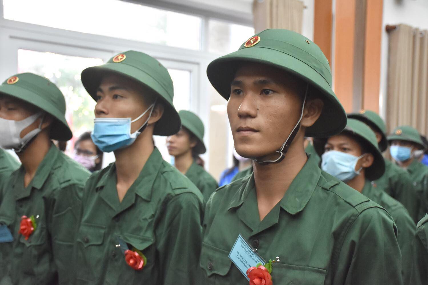 Tin nhanh - Chùm ảnh: Nụ cười rạng ngời của tân binh trước giờ lên đường nhập ngũ (Hình 4).