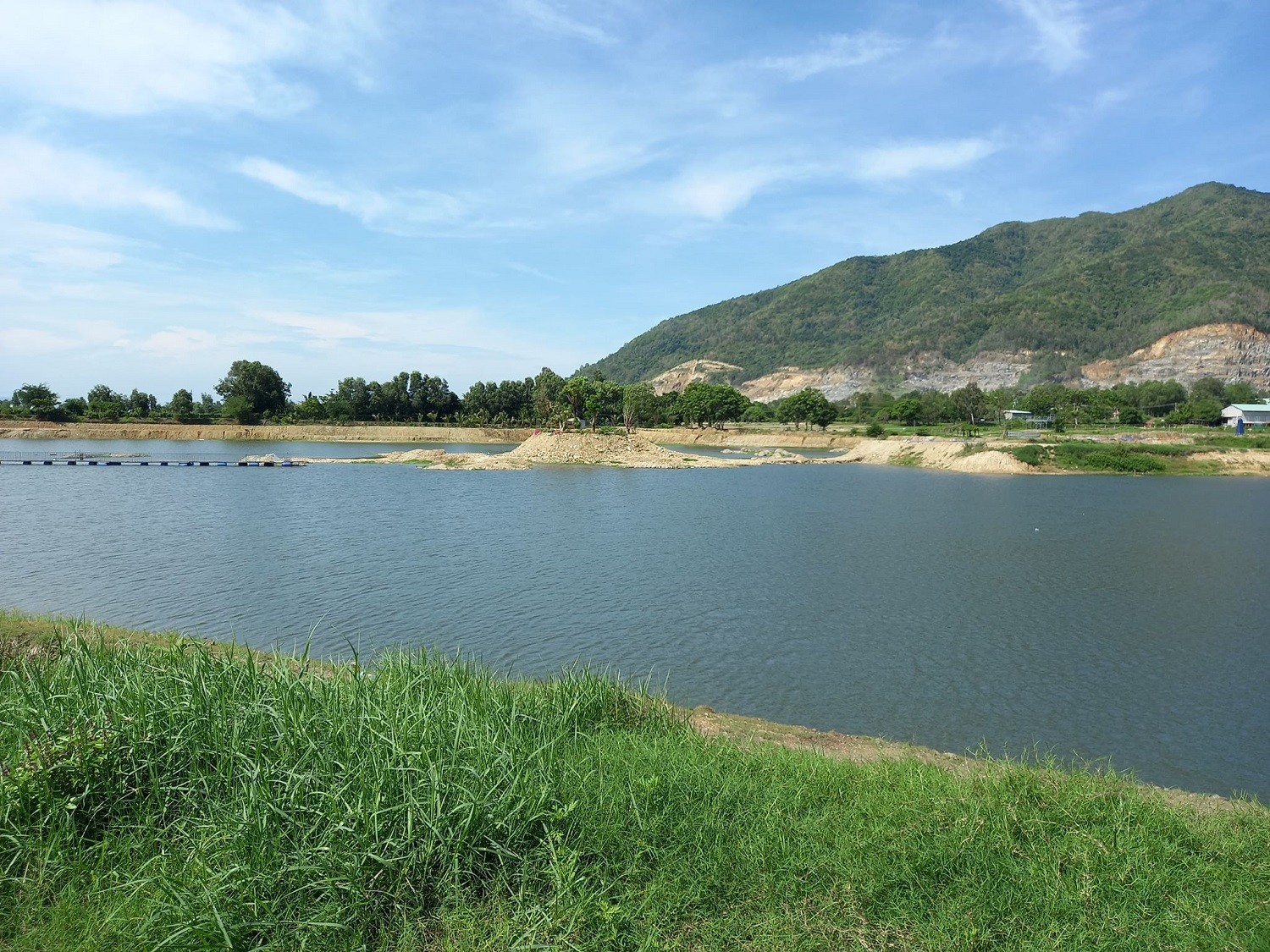 Đầu tư - Bà Rịa – Vũng Tàu: Ngang nhiên xây dựng công trình không phép, lấn chiếm đất hồ Suối Đá (Hình 2).