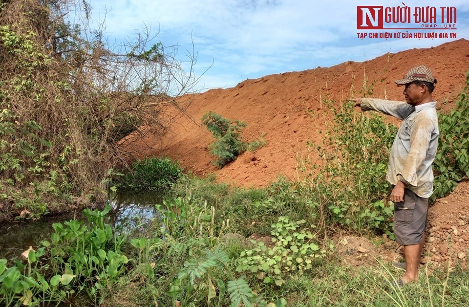 Tiêu dùng & Dư luận - Bà Rịa-Vũng Tàu: Doanh nghiệp ngang nhiên đổ đất lấp suối, dân kêu cứu