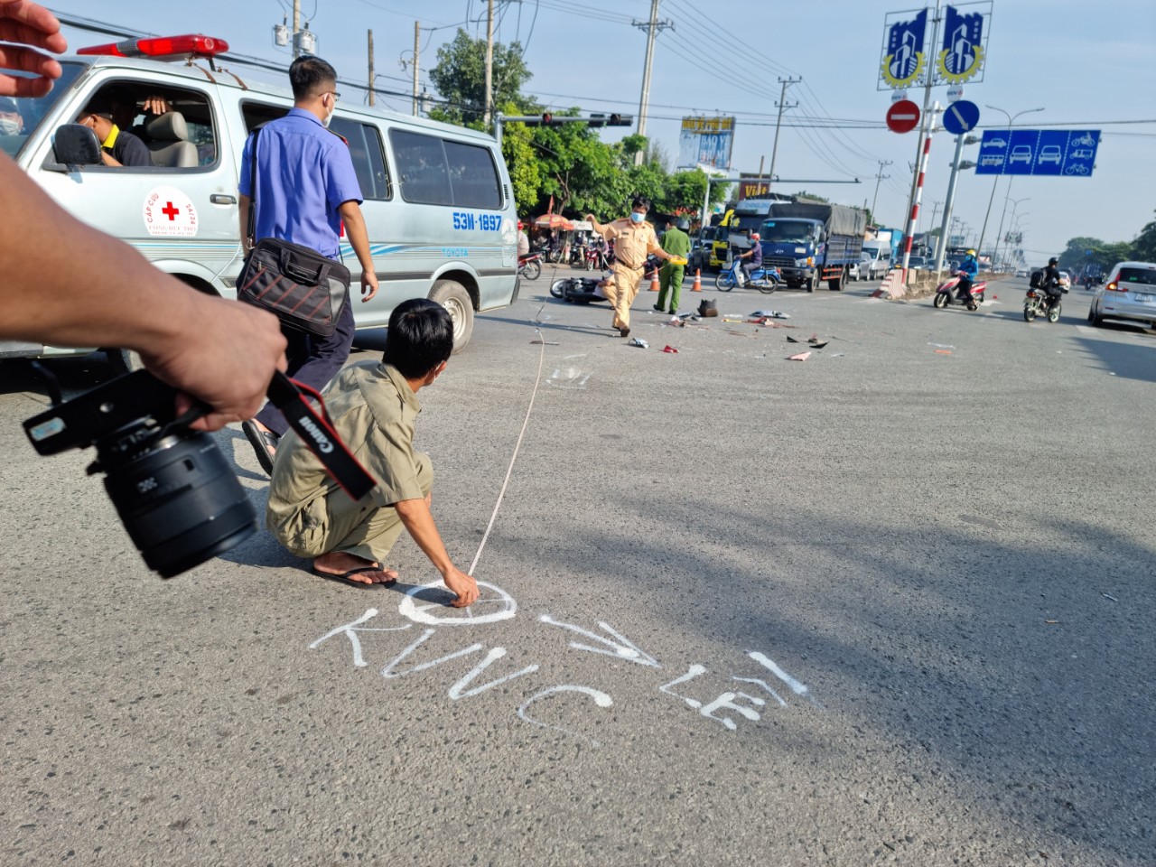 Hồ sơ điều tra - Bắt giam tài xế xe khách Hoa Mai tông xe máy khiến 3 người thương vong (Hình 2).