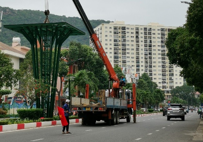 Dân sinh - Vũng Tàu tháo dỡ hàng chục trụ tháp hoa “phá vỡ kiến trúc” trên đường (Hình 2).