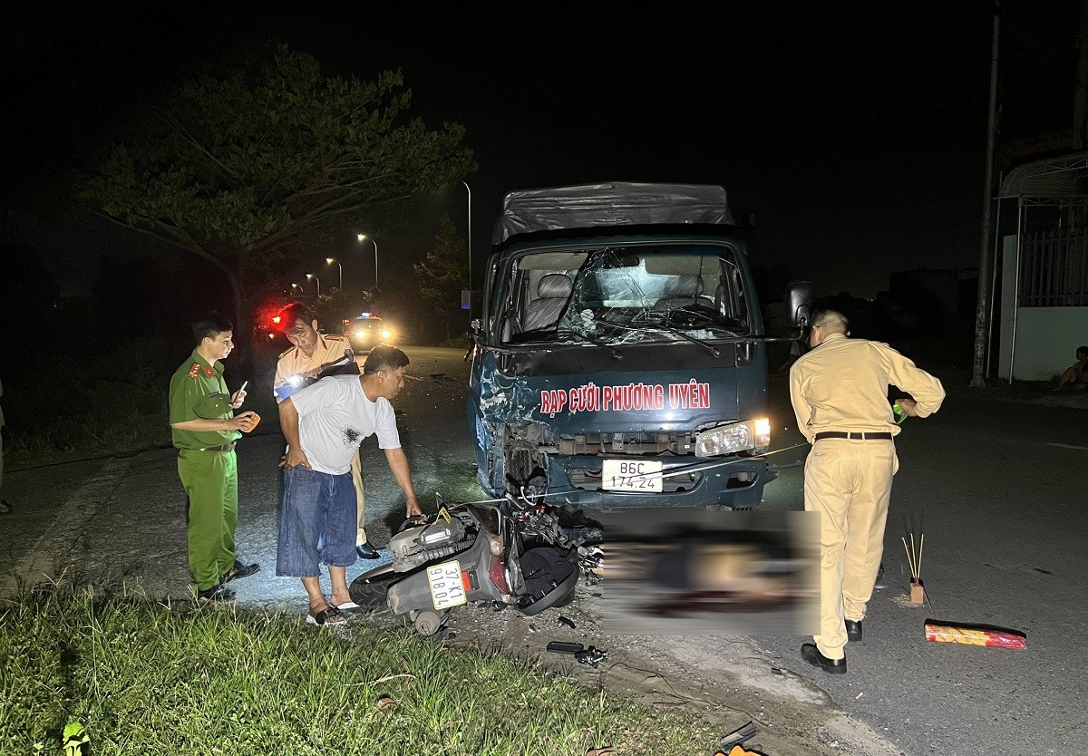 Hồ sơ điều tra - Bà Rịa -Vũng Tàu: Xe máy đối đầu xe tải, 1 người tử vong tại chỗ