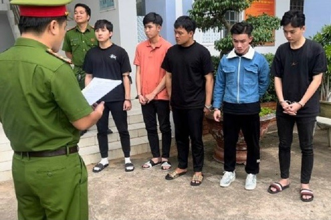 An ninh - Hình sự - Bắt giam 5 thanh niên “biểu diễn” ô tô ở Vũng Tàu đăng clip lên TikTok