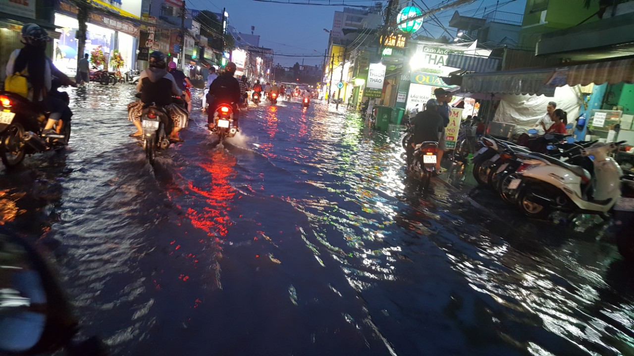 Tin nhanh - 'Siêu máy bơm' ngừng hoạt động, đường 'chuyên ngập' vẫn khô ráo  (Hình 9).