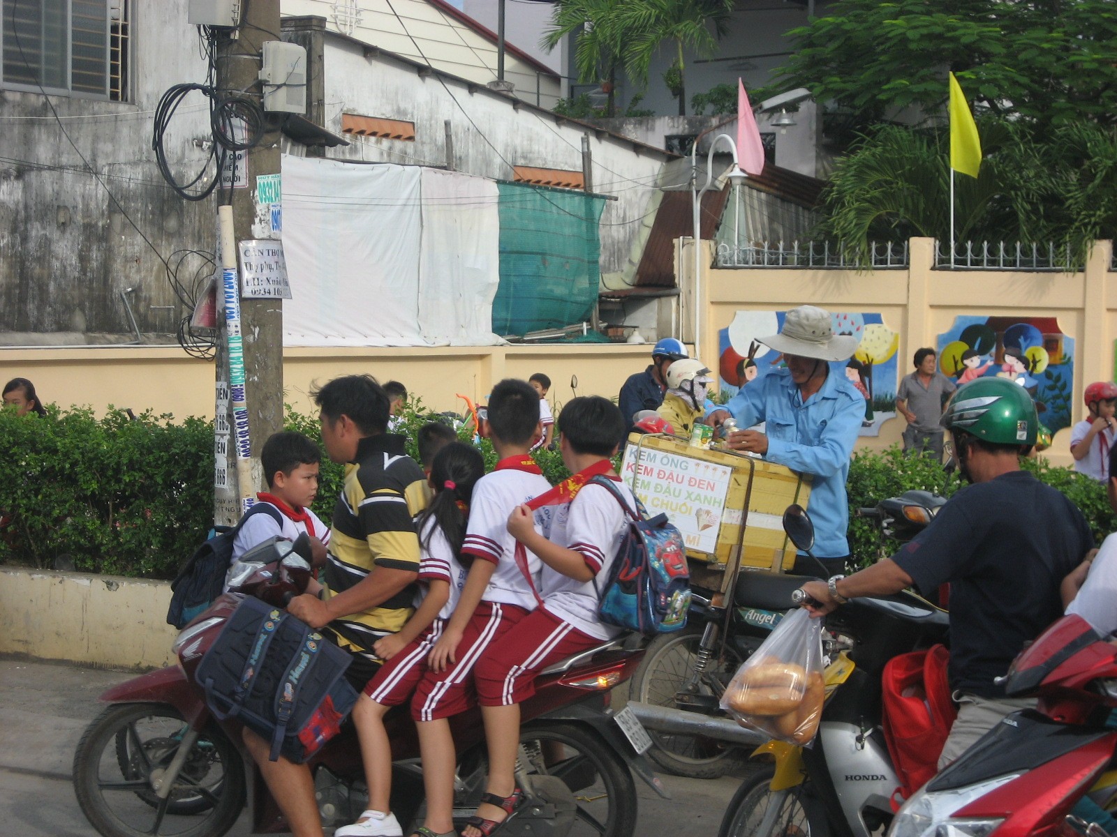 Và đây nữa.