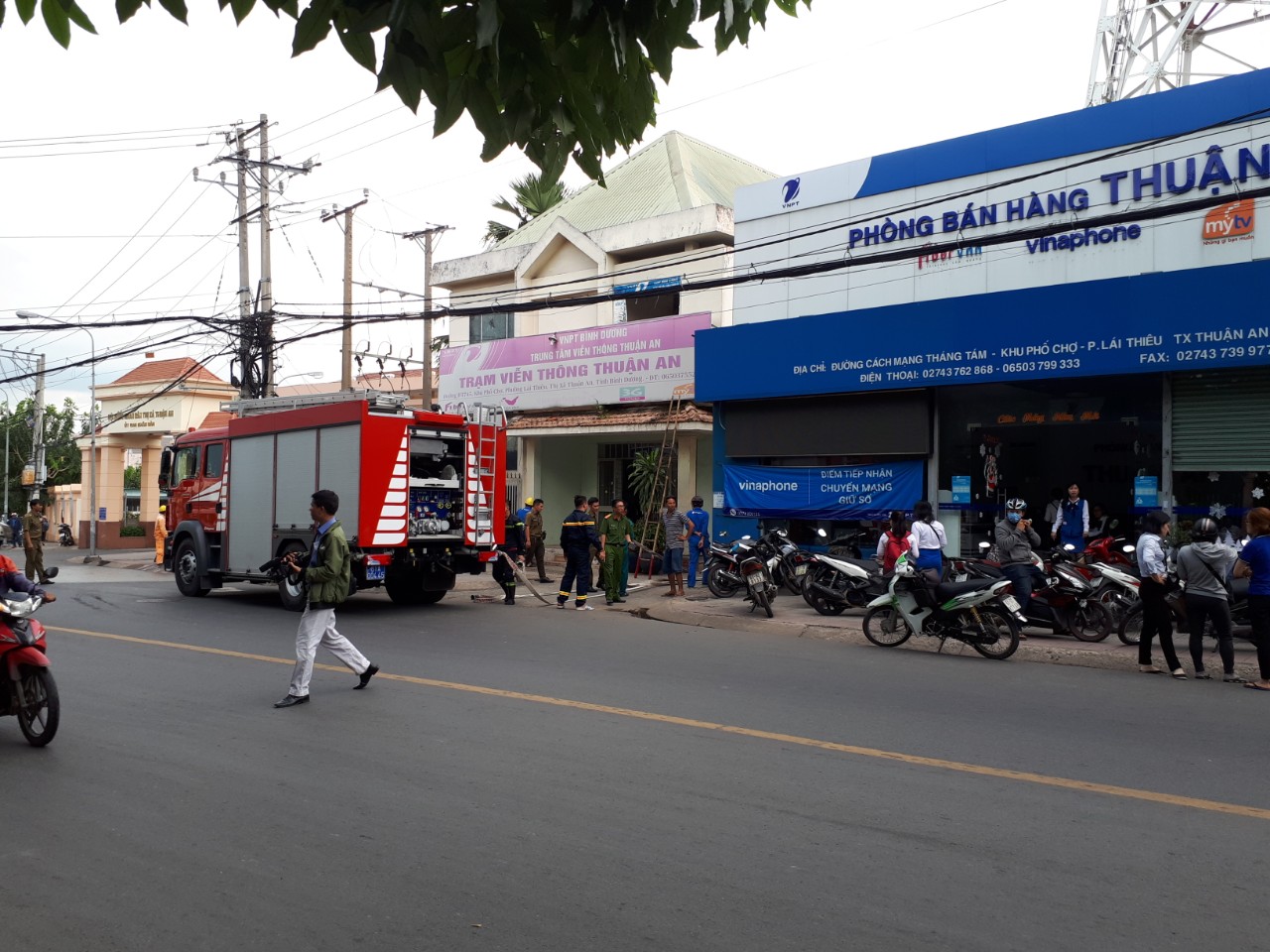 Tin nhanh - Cháy trạm viễn thông VNPT Vinaphone, nhiều người hốt hoảng tháo chạy (Hình 3).