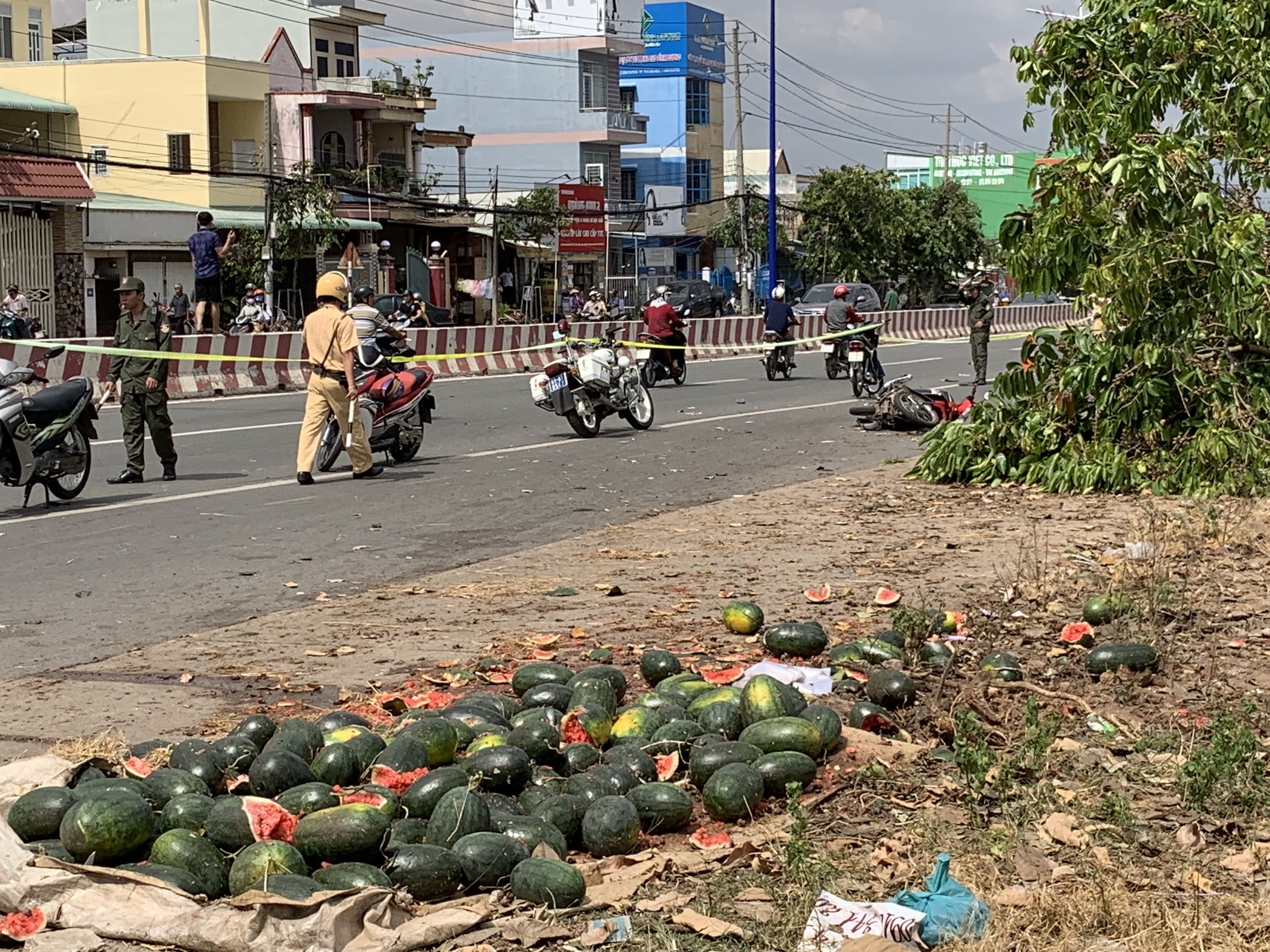 Tin nhanh - Nghi vấn thiếu gia đua 'xế hộp', tông nam thanh niên bán dưa bên đường tử vong