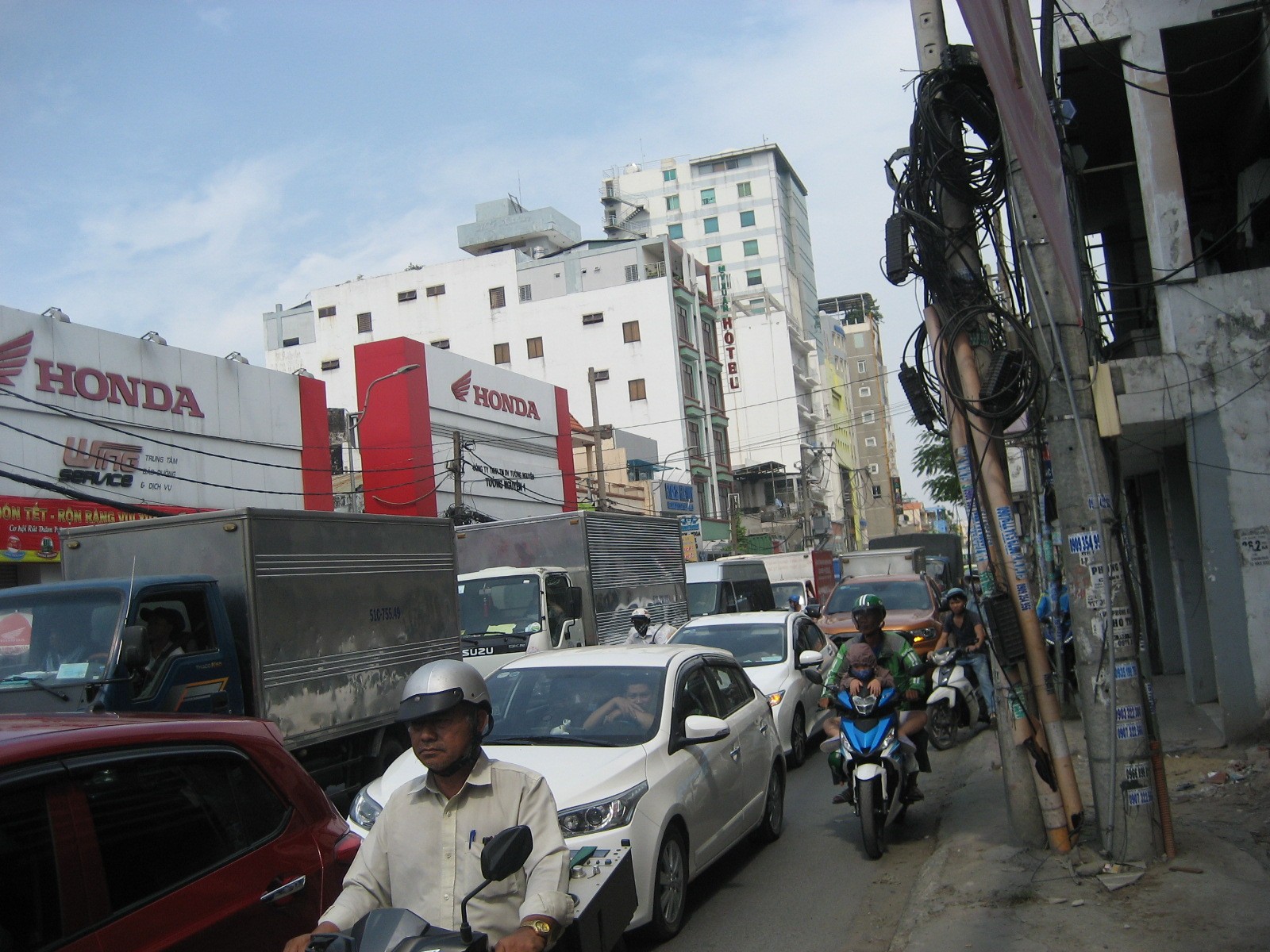 Tin nhanh - Cận Tết, các tuyến đường tại TP.HCM ùn tắc mọi thời điểm (Hình 7).