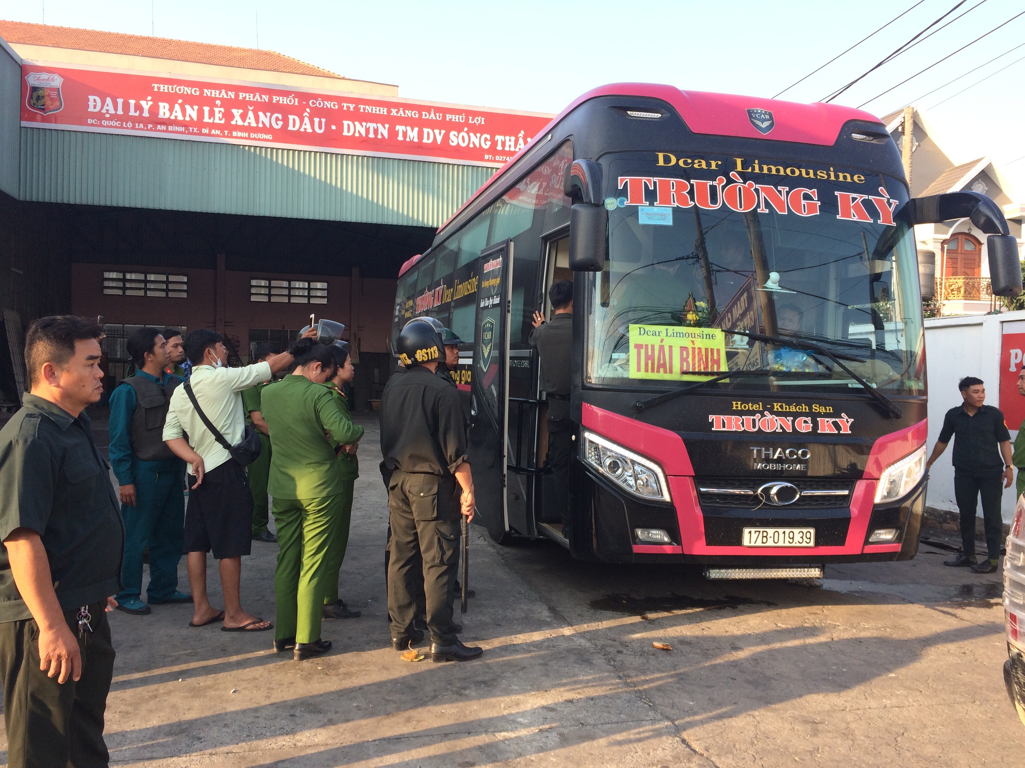 Tin nhanh - Thu giữ lô hàng thịt mèo đã bốc mùi trên xe khách Bắc - Nam