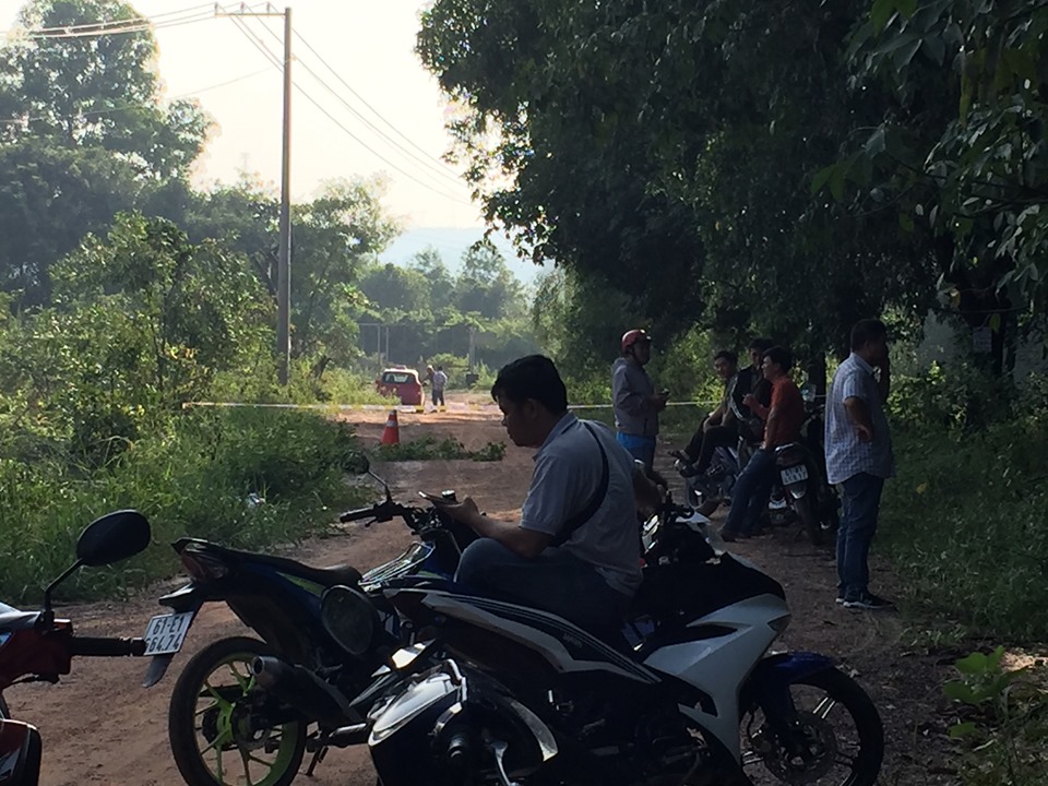 An ninh - Hình sự -  Truy tìm hai tên cướp cắt cổ tài xế taxi cướp tài sản trong đêm ở Bình Dương (Hình 2).