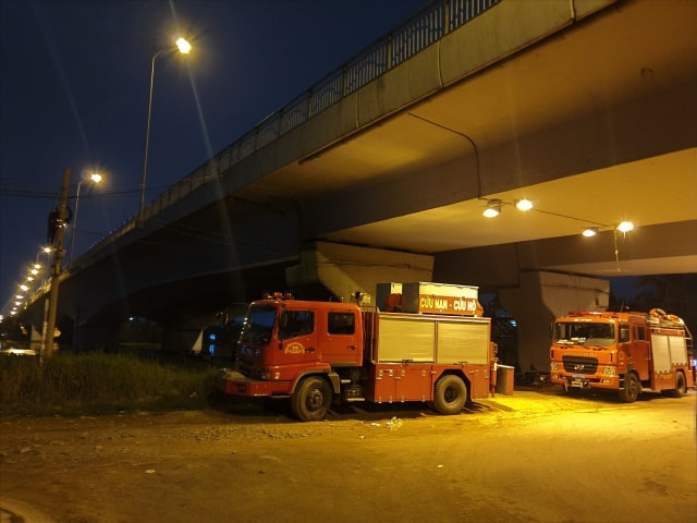 Tin nhanh - Bỏ lại xe máy trên cầu, người đàn ông gieo mình xuống sông Sài Gòn (Hình 2).