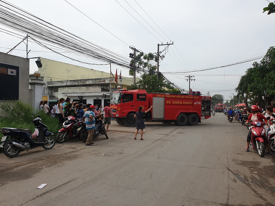 Tin nhanh - Hỏa hoạn tại công ty giày da, 2.000 công nhân hốt hoảng tháo chạy (Hình 3).