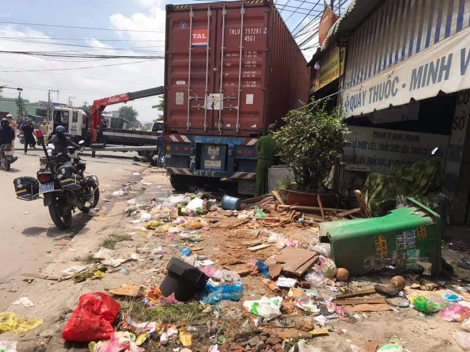 Tin nhanh - Container mất lái gây tai nạn liên tiếp, nhiều người bị thương (Hình 6).