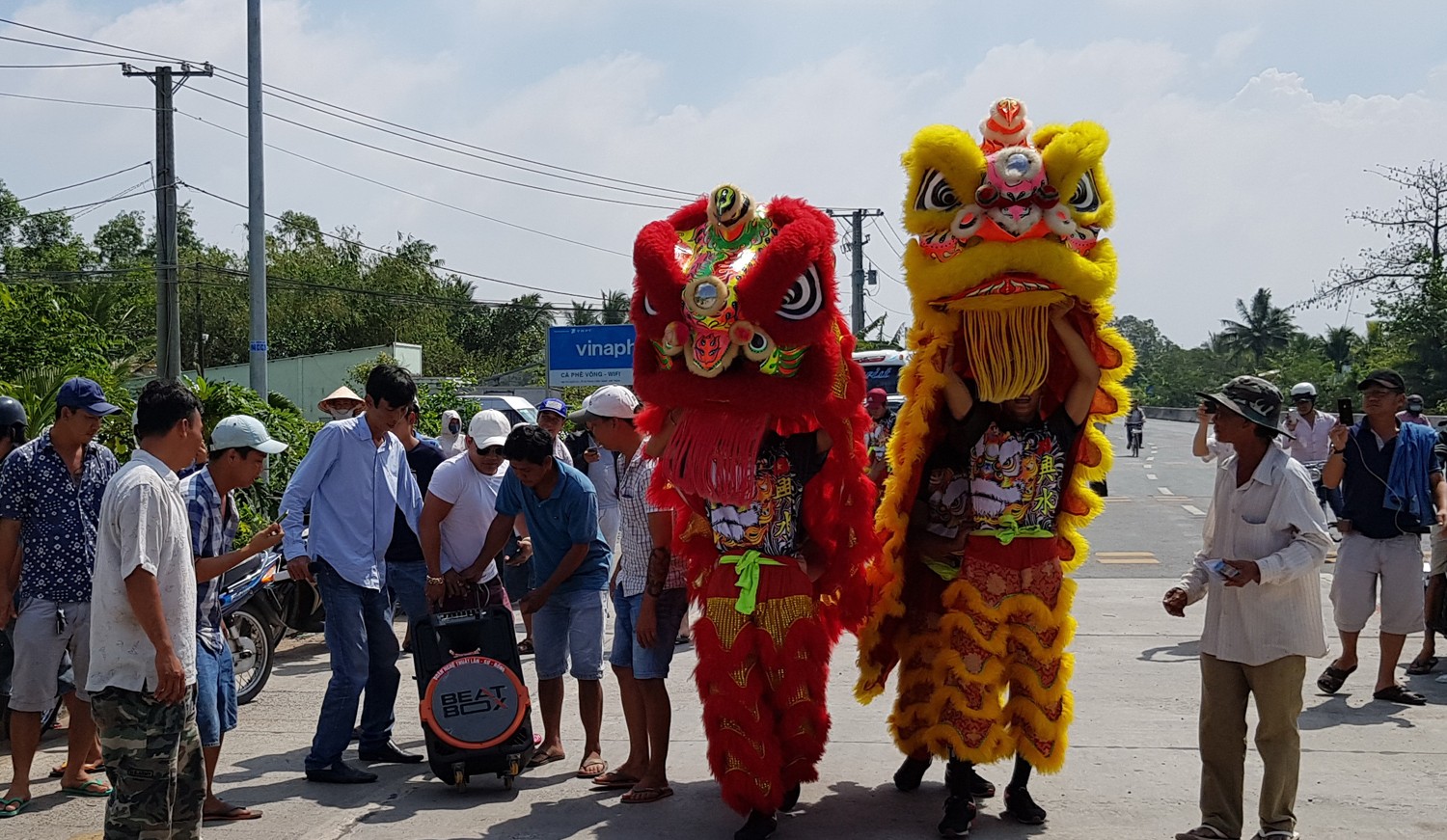 Tiêu dùng & Dư luận - Căng thẳng 'leo thang', BOT Sóc Trăng xả trạm 2 lần liên tiếp trong ngày (Hình 2).