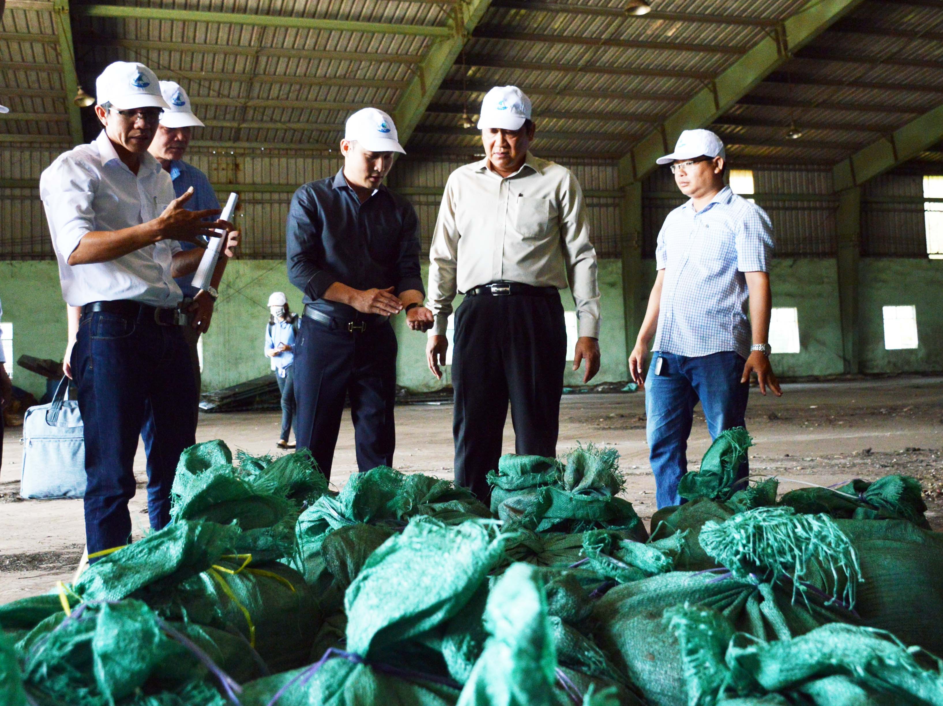 Môi trường - Nhà máy rác xin đóng cửa thêm 3 tháng, UBND Cà Mau 'lắc đầu'