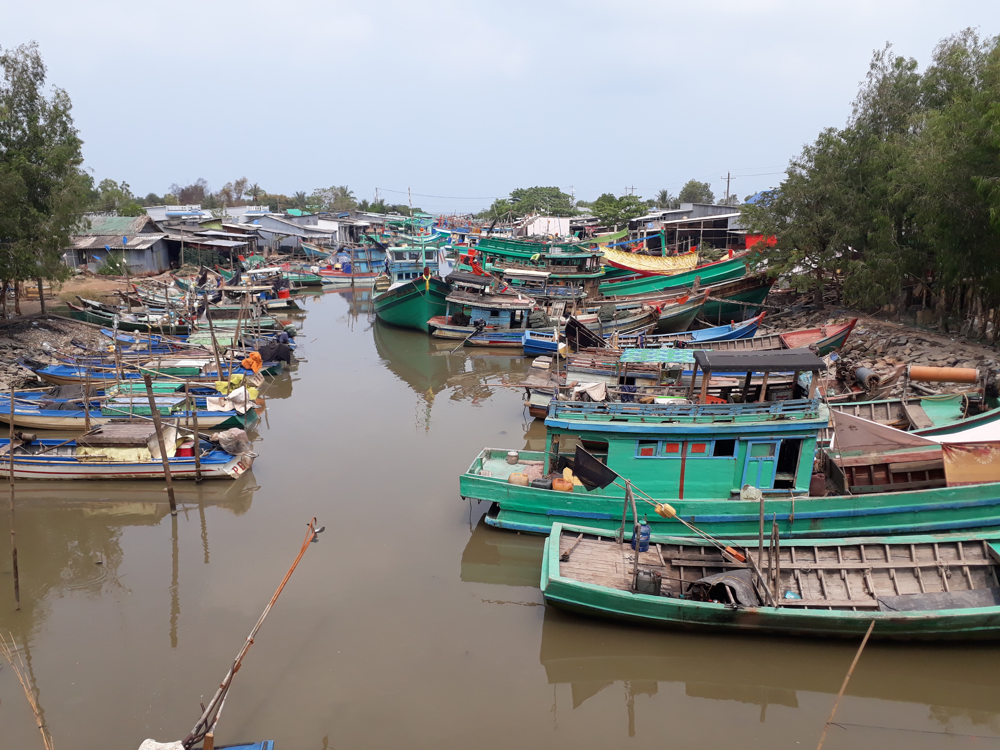 Tin nhanh - Cà Mau: Tàu cá có 5 thuyền viên “kêu cứu” trên biển