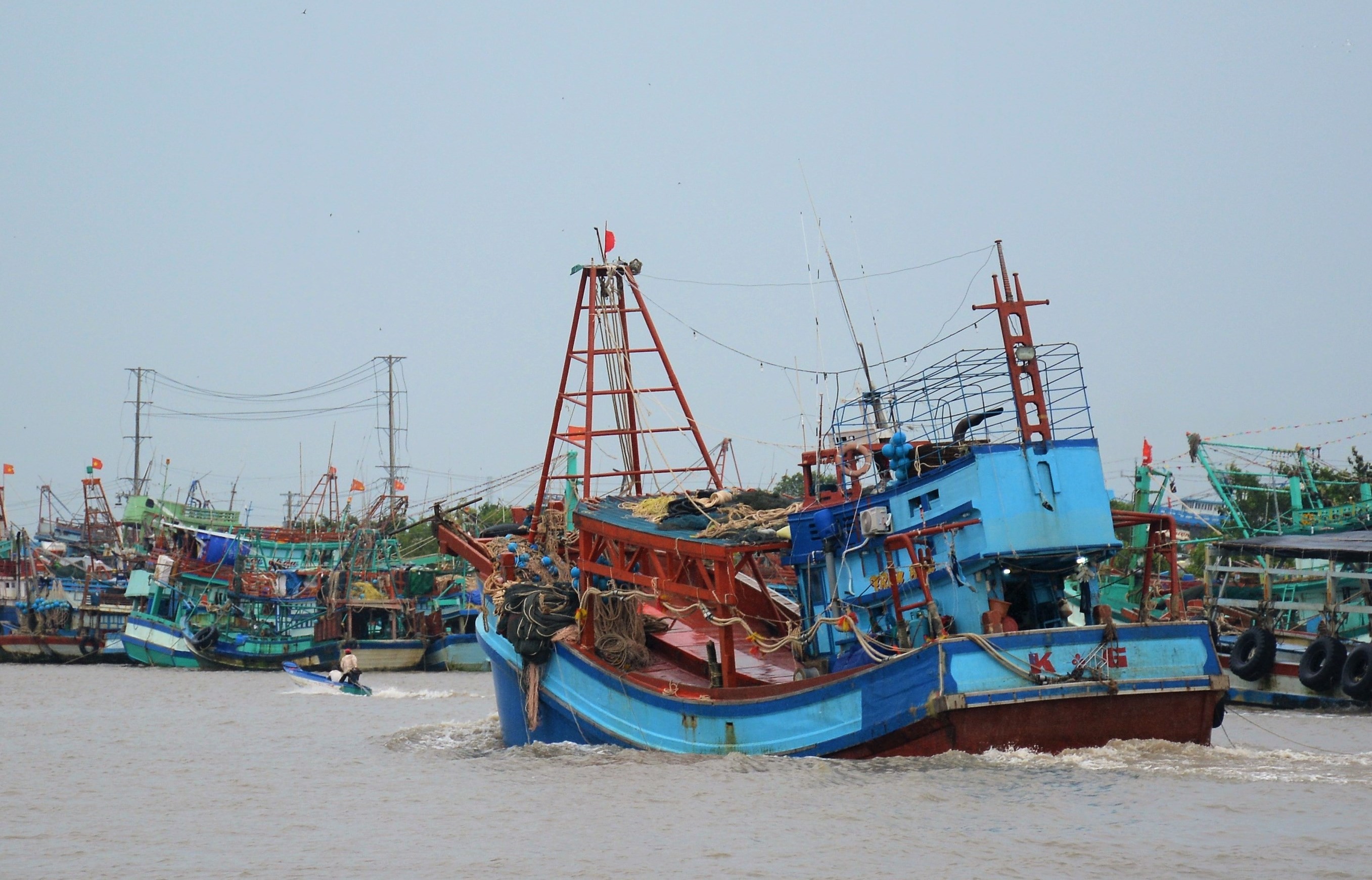 Tin nhanh - Cà Mau cho phép tàu cá hoạt động trở lại sau bão số 1