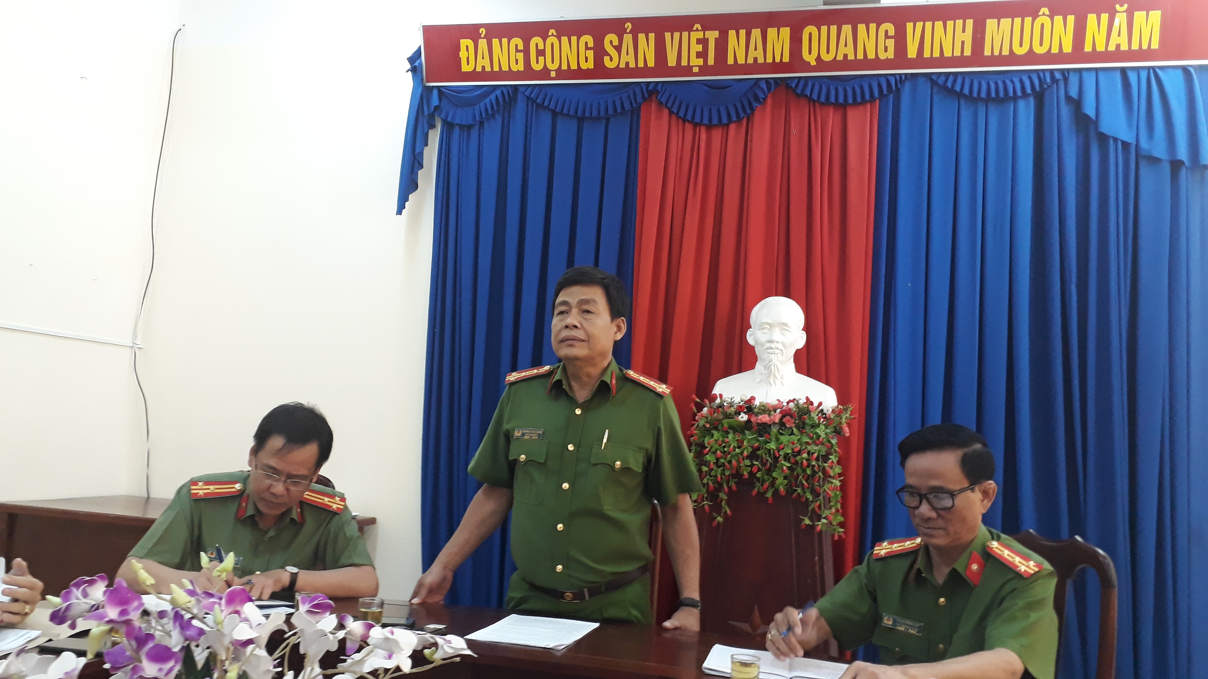 An ninh - Hình sự - Thông tin chính thức vụ bắt 2 cán bộ phòng khám Đa khoa Sông Đốc tham ô