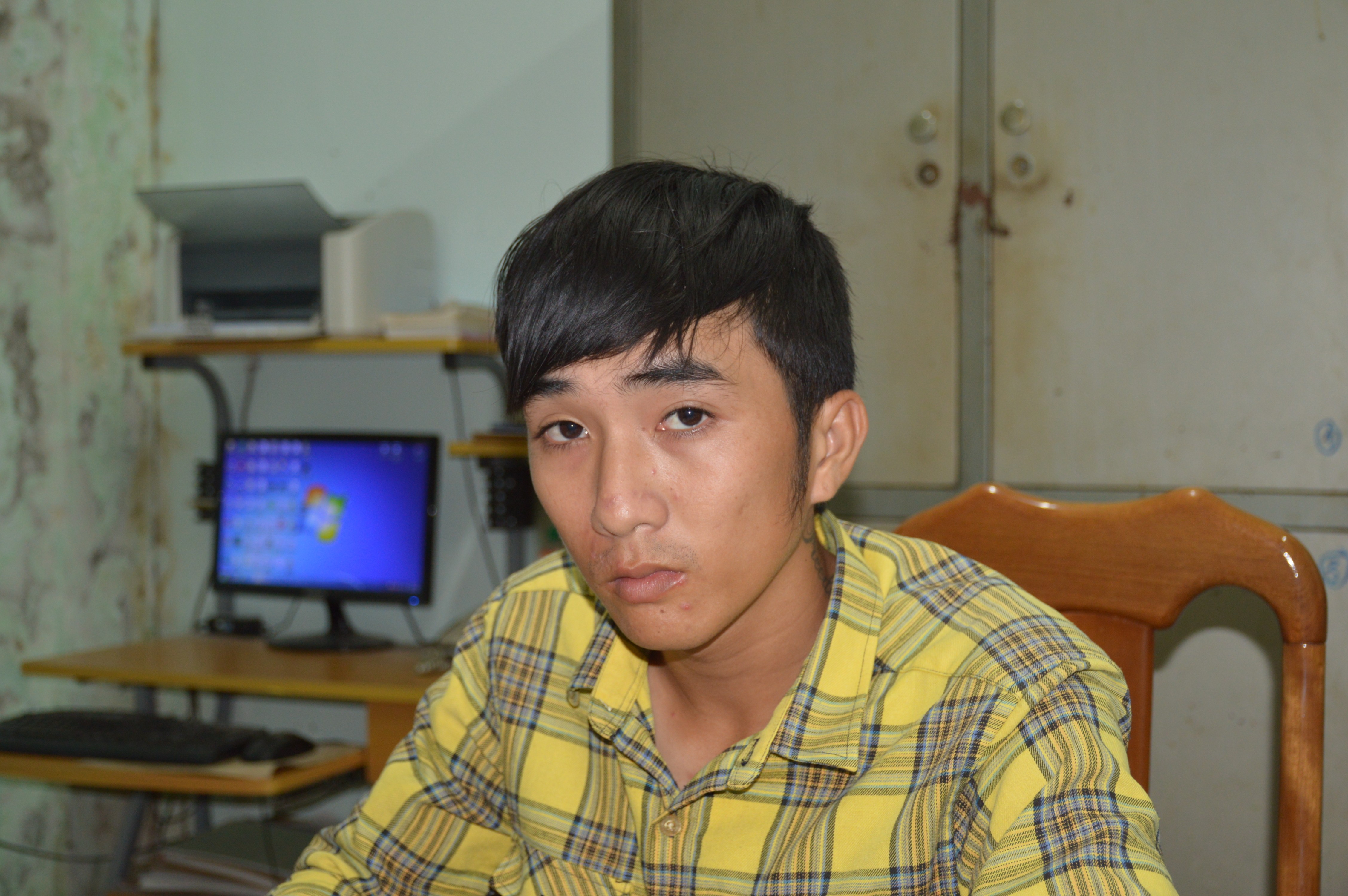 An ninh - Hình sự - Tạm giữ hai anh em dùng xe máy ăn trộm đi giật điện thoại (Hình 2).