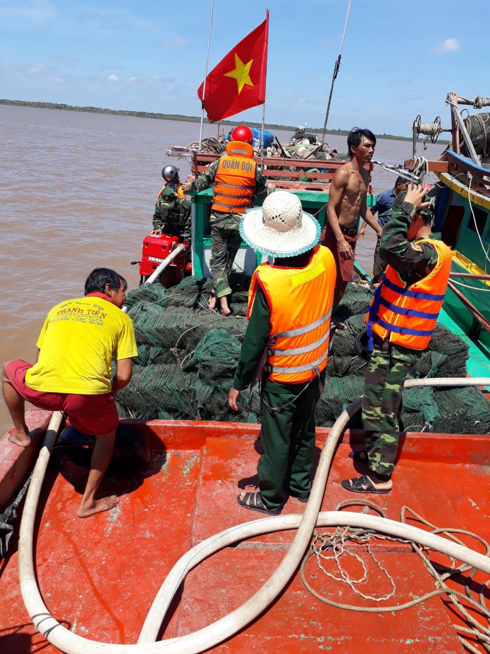 Tin nhanh - Bạc Liêu: Cứu hộ thành công tàu cá và 4 ngư dân gặp nạn trên biển