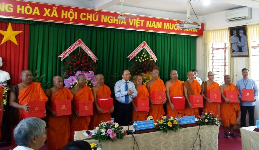 Tin nhanh - Thủ tướng thăm và chúc Tết đồng bào Khmer tại Sóc Trăng dịp Tết Chôl Chnăm Thmây  (Hình 2).