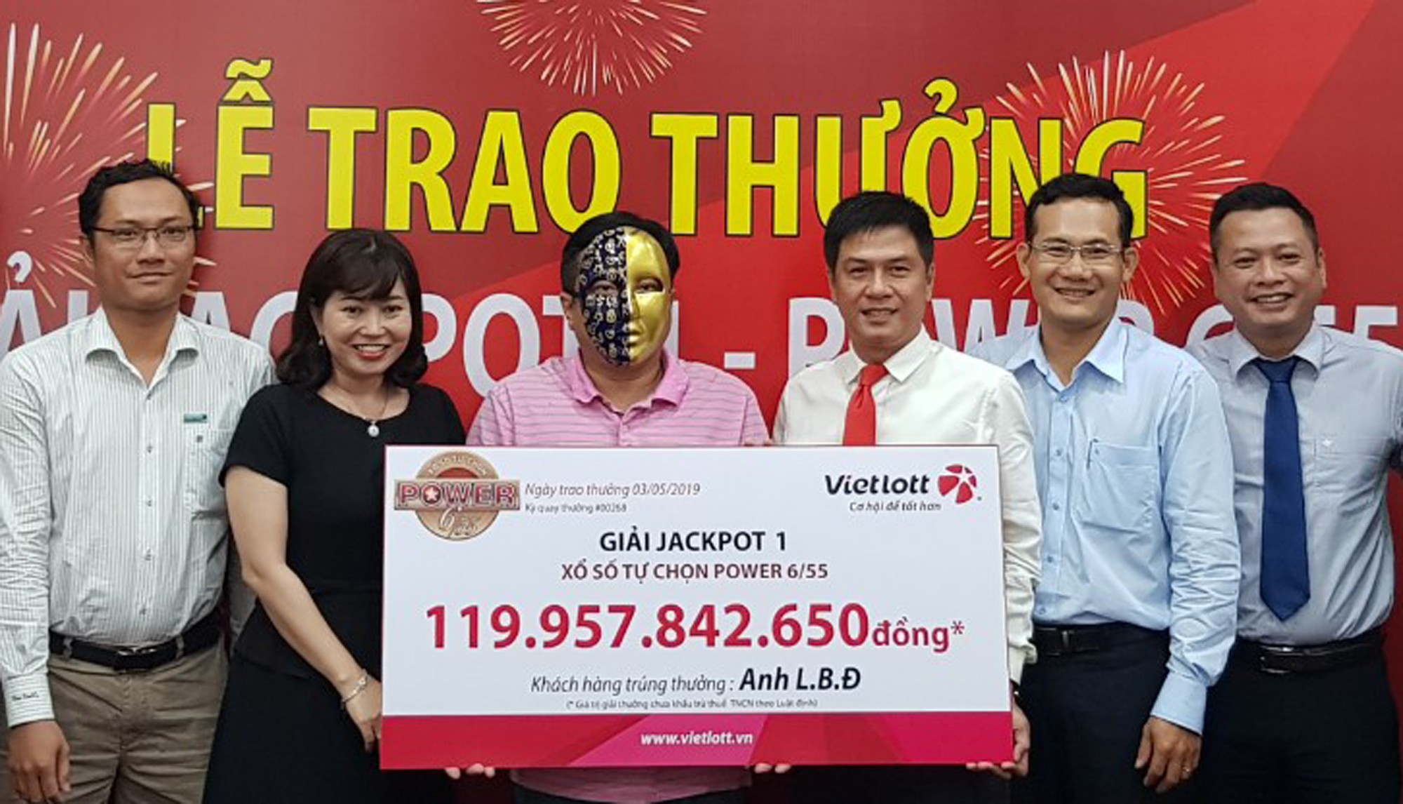 Tiêu dùng & Dư luận - Đại gia Cà Mau trúng jackpot Vietlott 120 tỷ đồng