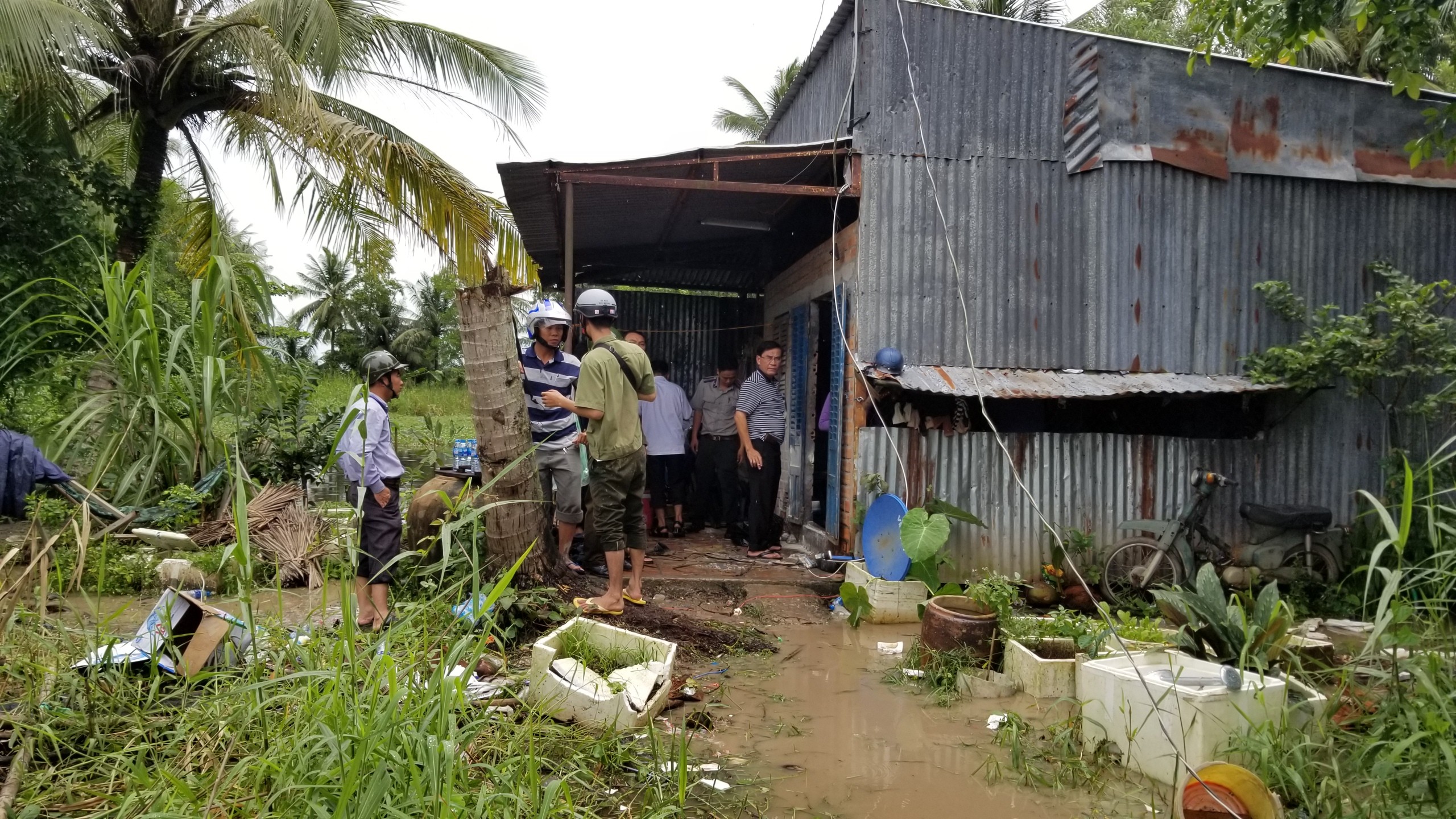 An ninh - Hình sự - Nóng: Bắt giữ nhóm đối tượng dùng xăng, dao tấn công đoàn cưỡng chế đất