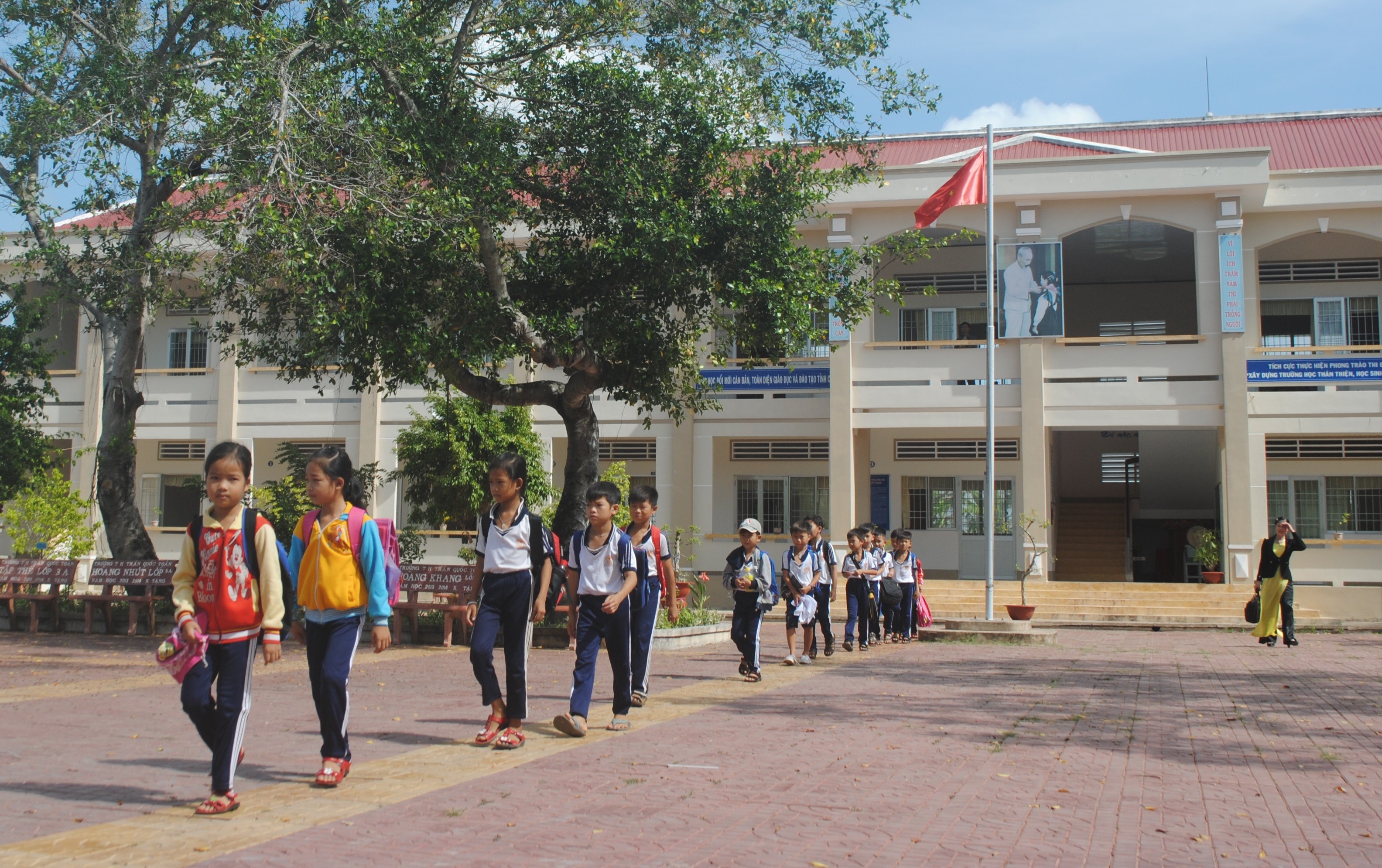 Tin nhanh - Không khởi tố vụ 4 học sinh tiểu học bị đánh gây thương tích ở Cà Mau