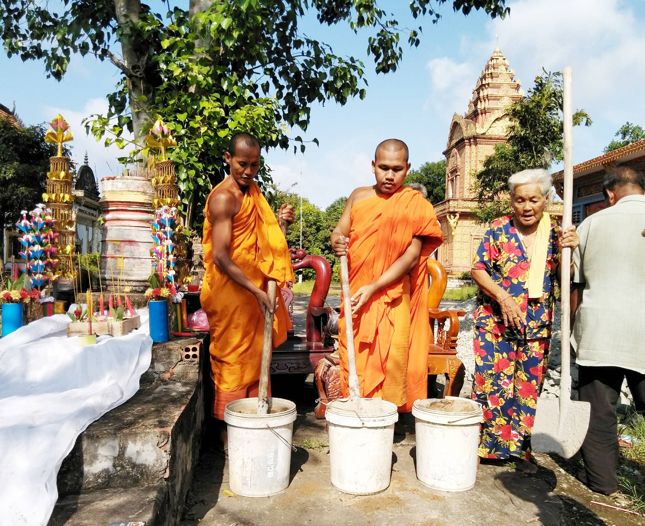 Văn hoá - Cụ bà 81 tuổi dành dụm tiền chính sách xây tượng Phật đặt trong chùa