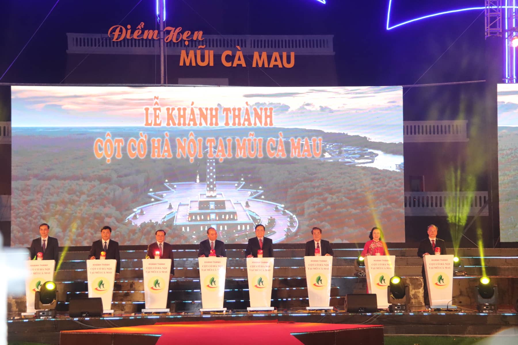 Chính sách - Thủ tướng Nguyễn Xuân Phúc dự lễ khánh thành Cột cờ Hà Nội tại Mũi Cà Mau (Hình 2).