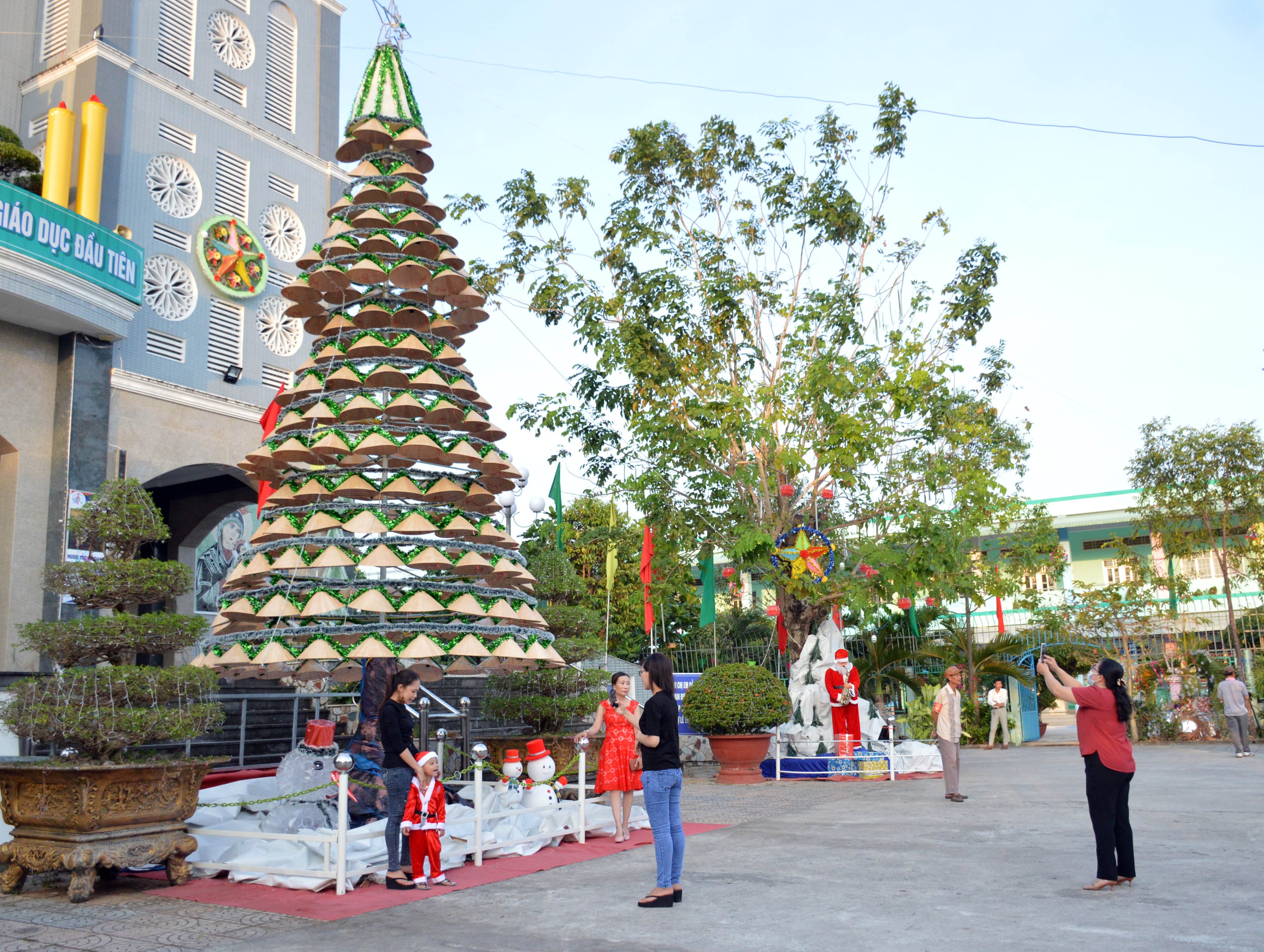 Văn hoá - Người dân Cà Mau háo hức chào đón giáng sinh 2019 (Hình 2).