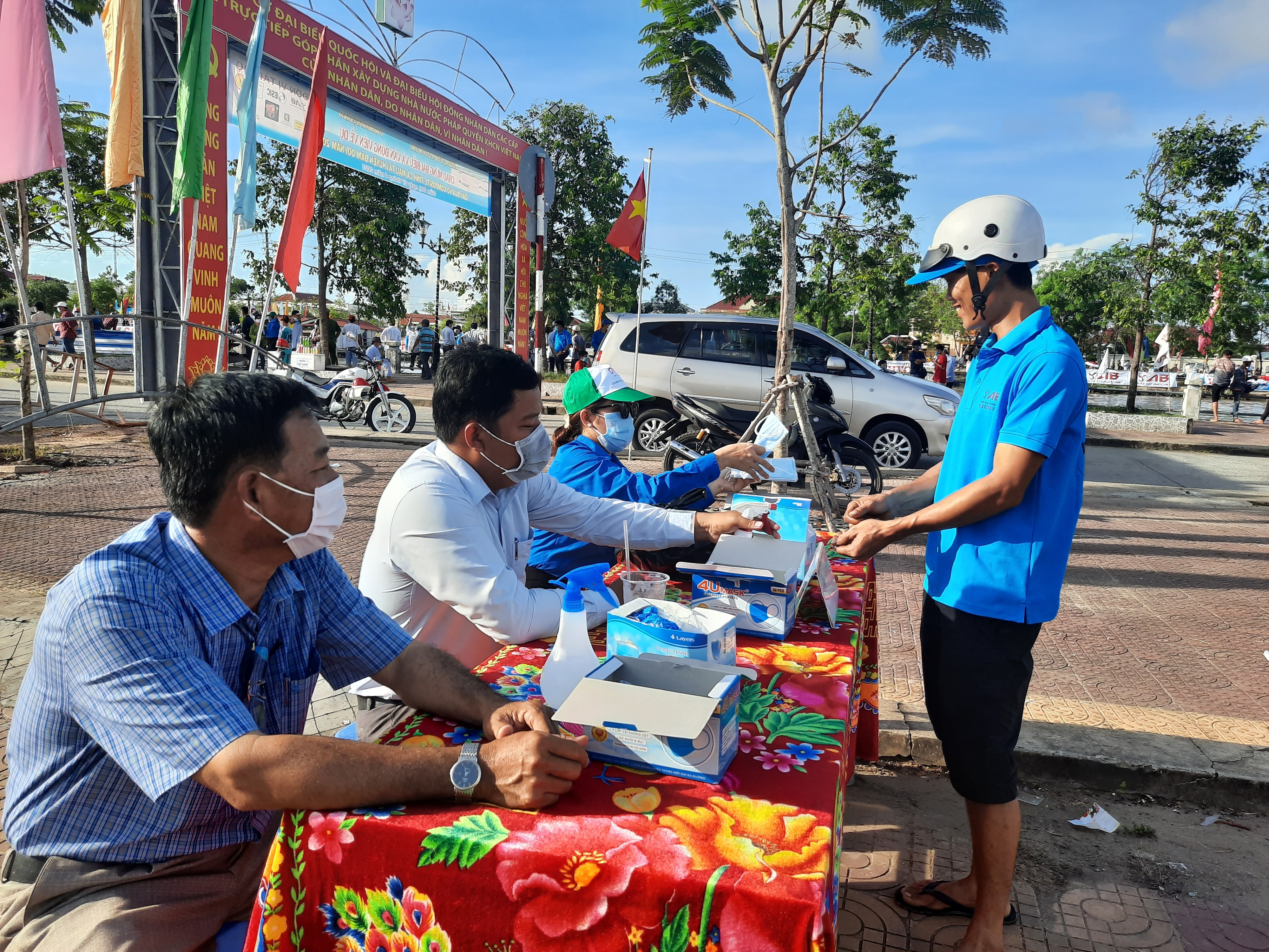 Văn hoá - Mãn nhãn những màn tranh tài đua vỏ Composite tại Cà Mau  (Hình 3).