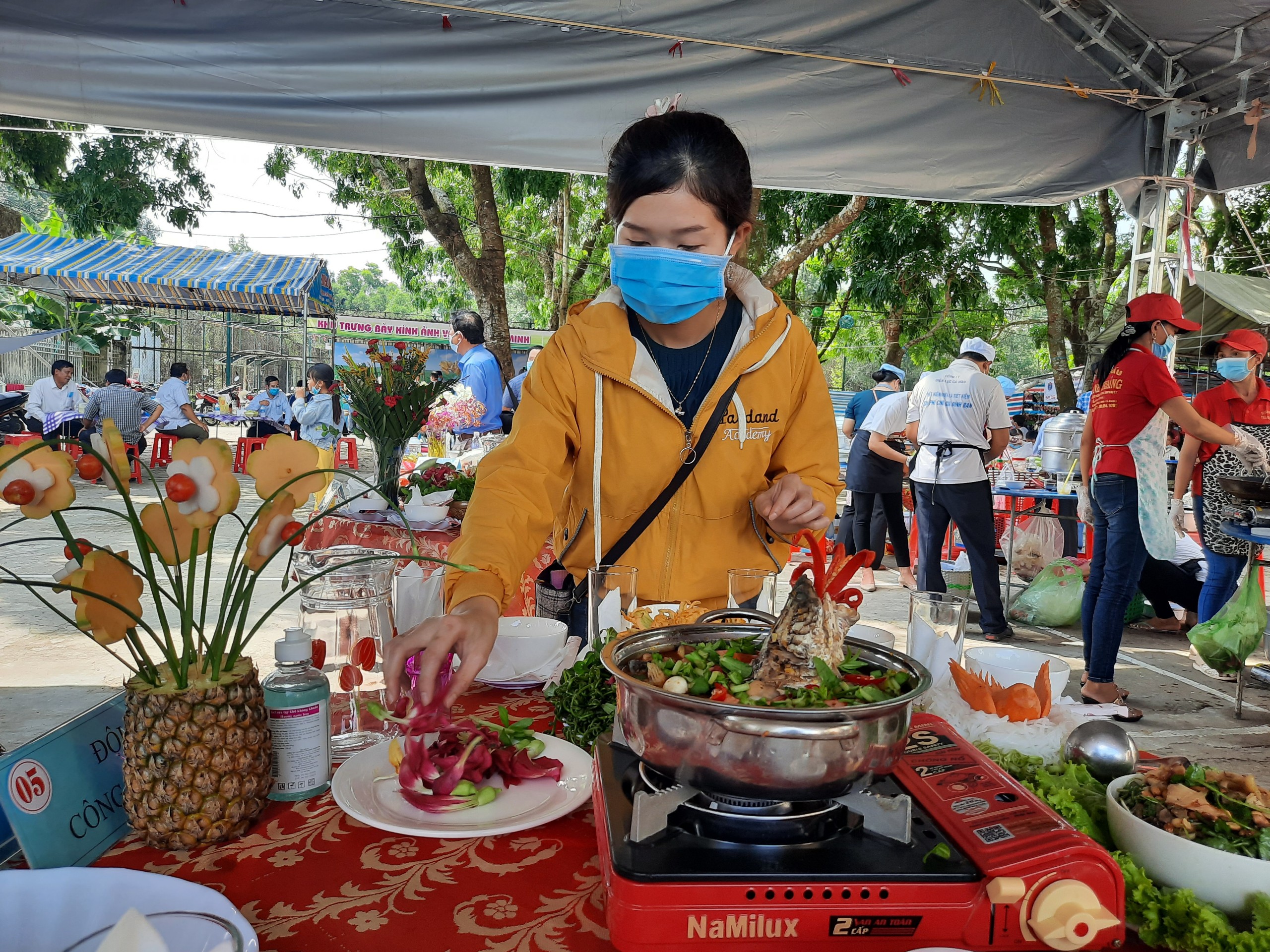 Văn hoá - Chùm ảnh: Sôi nổi hội thi ẩm thực với chủ đề “mắm” (Hình 2).